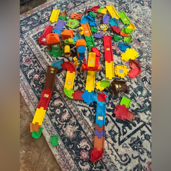 Vtech large lot of tracks and cars and accessories - Picture 1 of 7